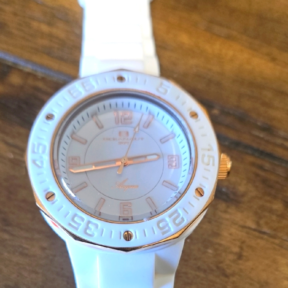 Oceanaut Gold and White Smartwatch